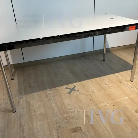 Stůl USM HALLER