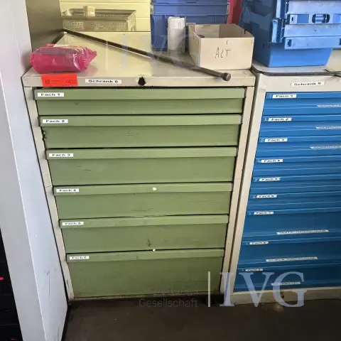 Armoire en acier (gris/vert)