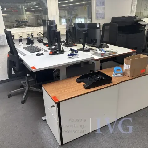 Lot de mobilier de bureau