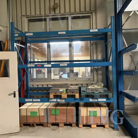 Heavy-duty shelving (blue)