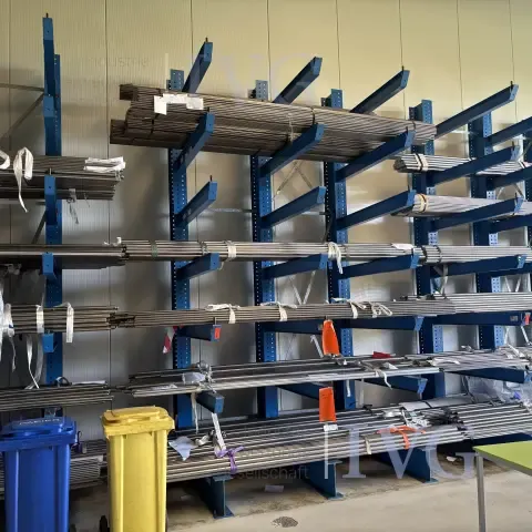 Single-sided cantilever rack (blue)