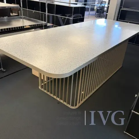Table de présentation de marchandises