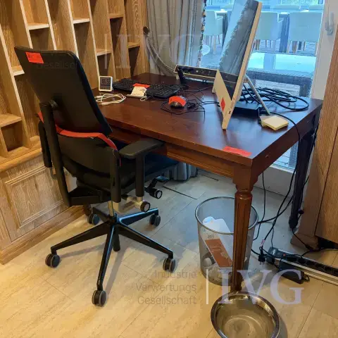 Lot de mobilier de bureau