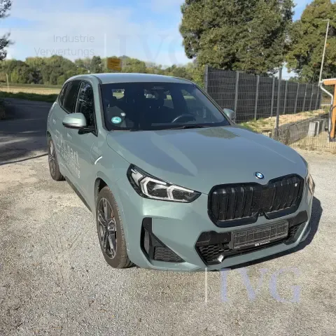 Berline compacte BMW iX1 eDrive 30