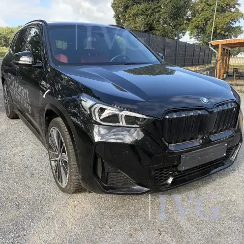 Berline compacte BMW iX1 xDrive30