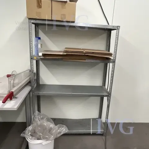 Steel boltless shelving