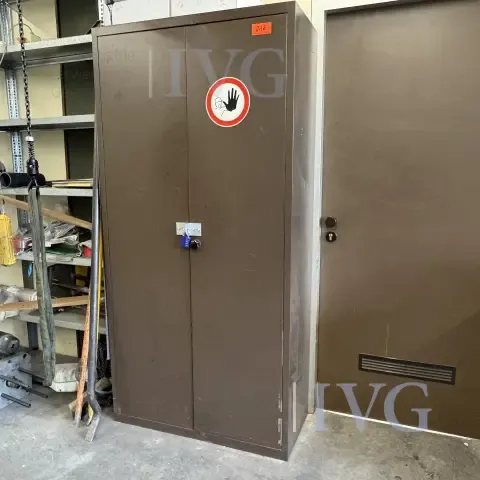 Armoire en acier