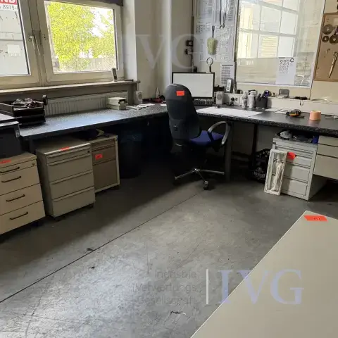 Lot de mobilier de bureau