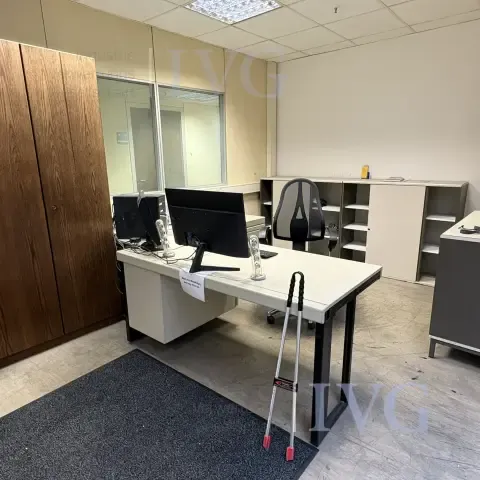 Rohové kombinace psacích stolů