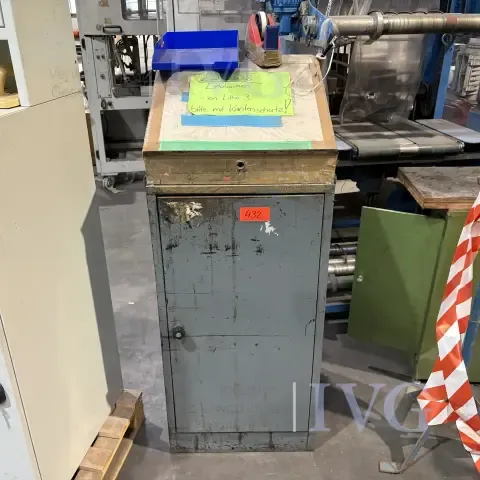 Table en pupitre en acier