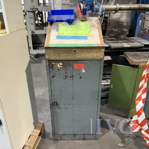 Table en pupitre en acier