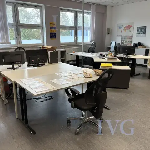 Lot de mobilier de bureau
