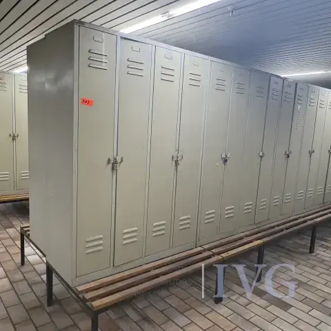Lot d'armoires vestiaires