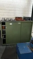 1 metalen kast met schuifdeuren