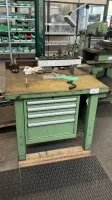1个工作台，带工具架