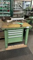 1个工作台，带工具架