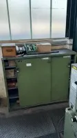 1 металлический раздвижной шкаф