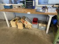 1 pracovní stůl