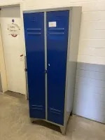 1 locker kast, 16-deurs met kluisje, 2-deurs