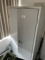 1 kovová spisová skříň