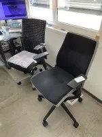 2 otočné židle s područkami