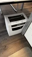 1 destructeur de documents Leitz IQ Home Office P4