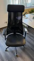 1 chaise pivotante avec accoudoirs