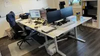 1 îlot de bureaux, composé de :