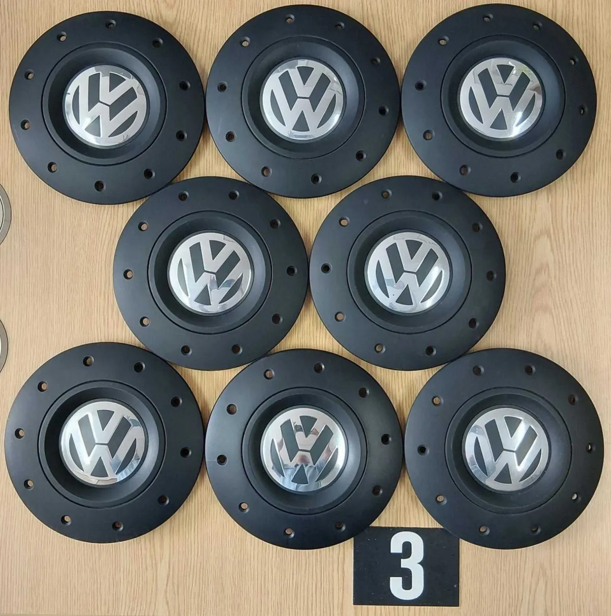 8 enjoliveurs Volkswagen (réf. 7H0601151B RVB)
