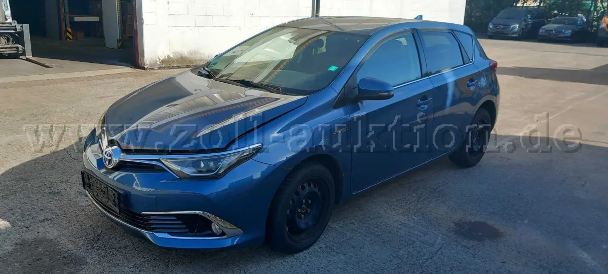 1 Toyota Auris Hybrid dárce dílů