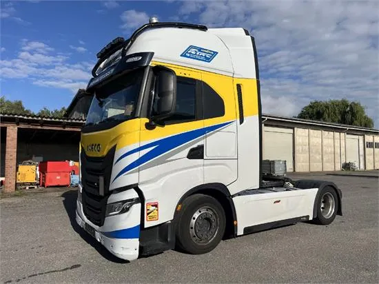 1 camion Iveco AS440ST/FP LT