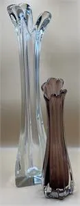 2 skleněné vázy - výška 28 a 50 cm