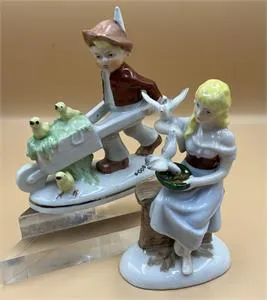 2 figurki porcelanowe - wysokość 14 i 15 cm