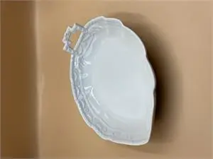1 coupe feuille en porcelaine KPM Berlin - hauteur 6 cm