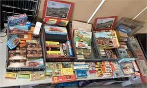 1 lot de cartons vides pour modélisme, trains miniatures et voitures miniatures