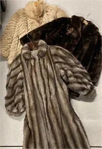 3 manteaux de fourrure