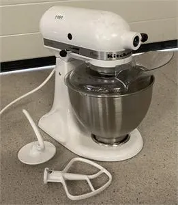 1 robot de cuisine KitchenAid Classic