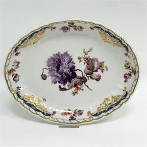 Plat en porcelaine