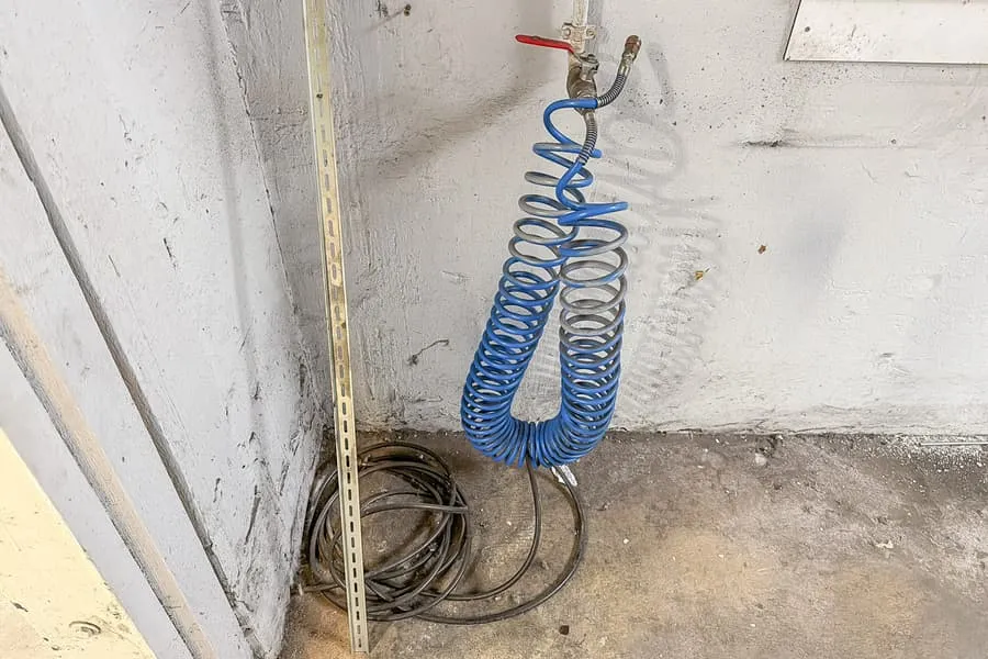 2 pressure hoses