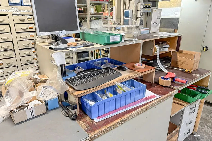 Tafelinhoud: werkplaatsbenodigdheden