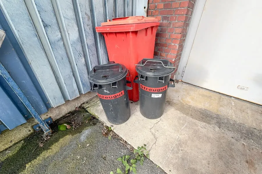 3 afvalcontainers