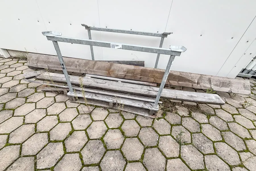 Paleta z ramą transportową