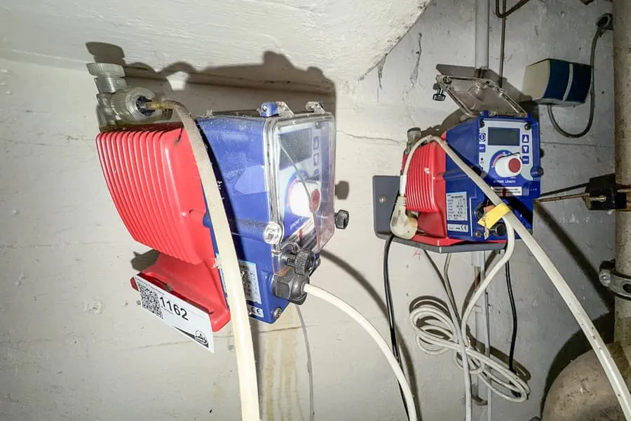 2 dosing pumps Iwaki EWN-B90VHERC