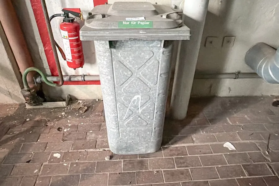 Metall- Mülltonne