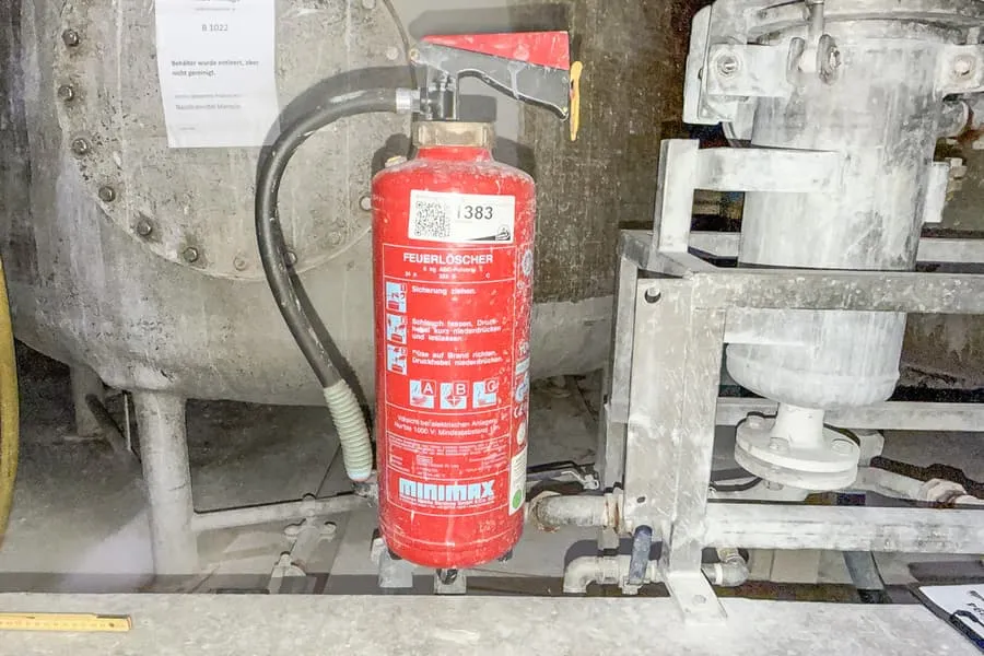 Fire extinguisher, 6 kg ABC powder
