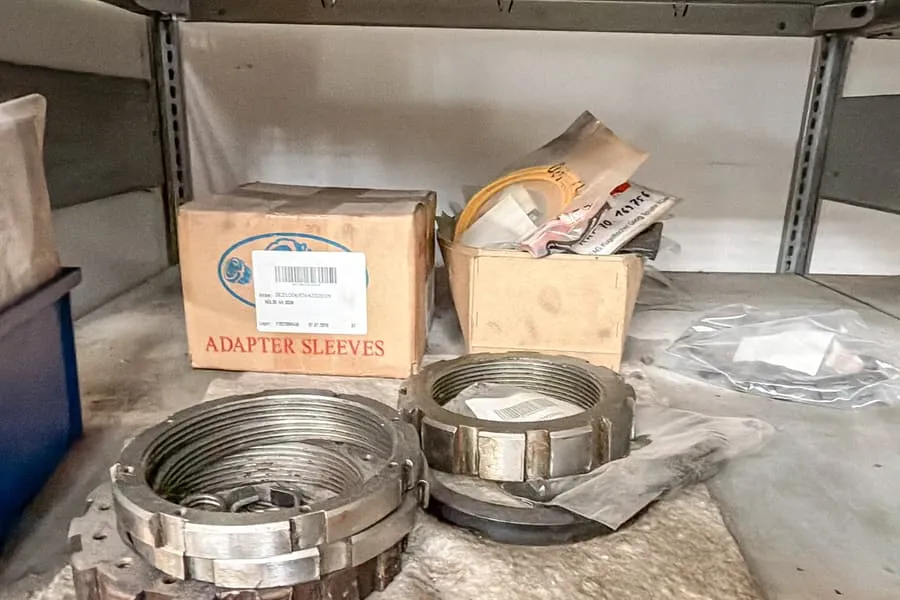 Shelf contents: connecting and fastening material