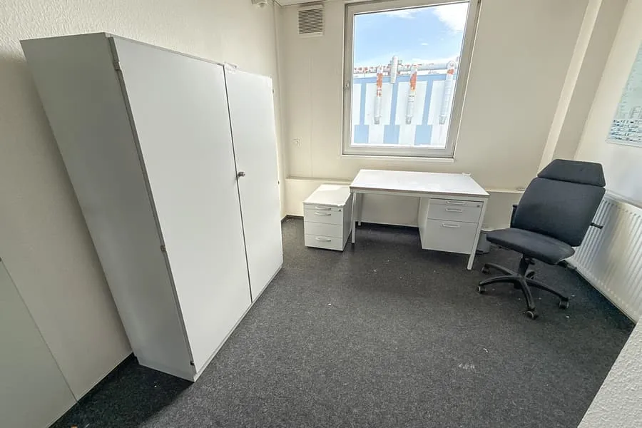Lot de mobilier de bureau