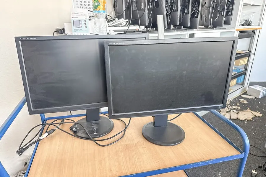 2 monitory Iiyama ProLite B2763HSU, każdy 27"
