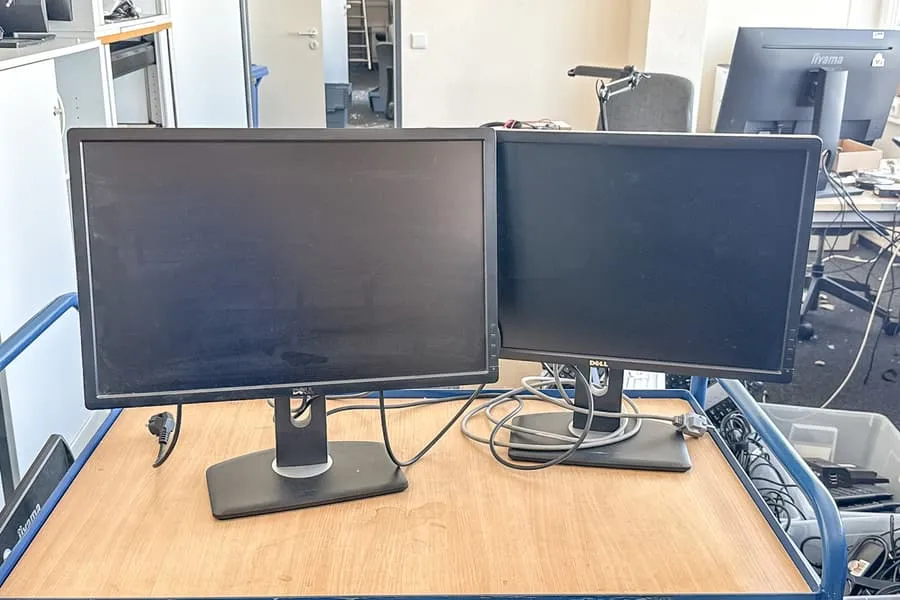 2 монитора Dell U2412MB, по 24"