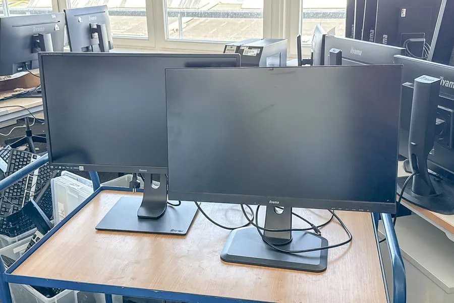 2 монитора Iiyama ProLite, по 27"